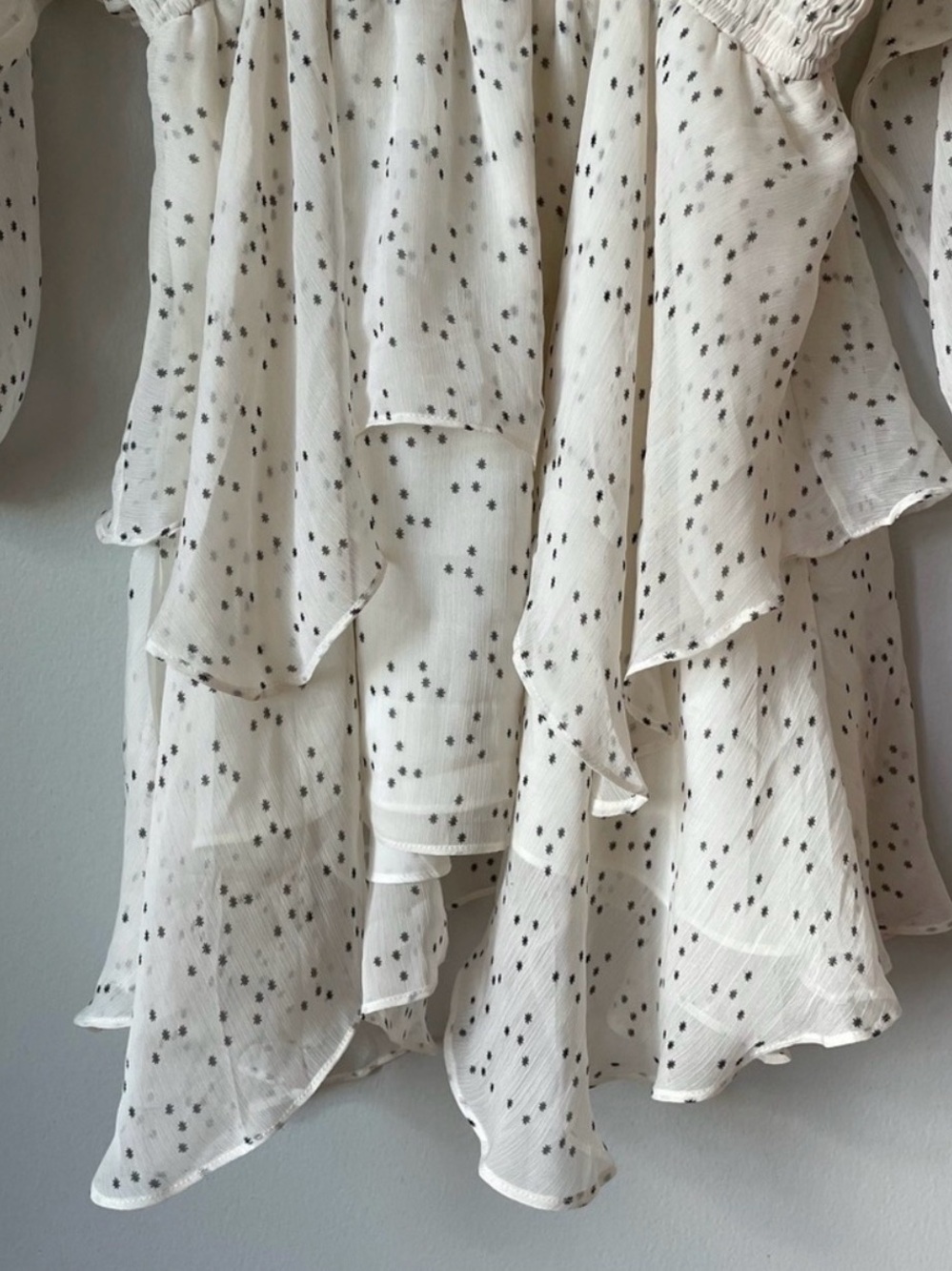 Storia - Chiffon Tiered Mini Dress in Ivory with Black Star Print - Picture 7 of 8